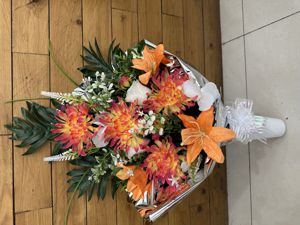 Centro de flores artificiales en maceta pequeña - Arreglo floral completo sin descuento