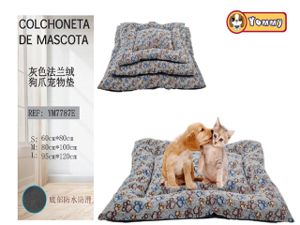 Colchoneta de perro de franela en set de 3 piezas color gris con patrón de huella - Accesorios de lujo para mascotas