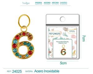 Charm de número 6 de acero dorado con circonita