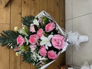 [5101080-3] Centro de flores artificiales en maceta pequeña - Arreglo floral completo sin descuento