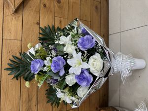 [5101080-4] Centro de flores artificiales en maceta pequeña - Arreglo floral completo sin descuento
